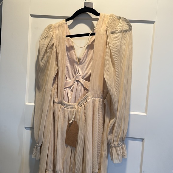 NWT Listicle Beige Pleated Knotted Long Sleeve Dress - Picture 5 of 6